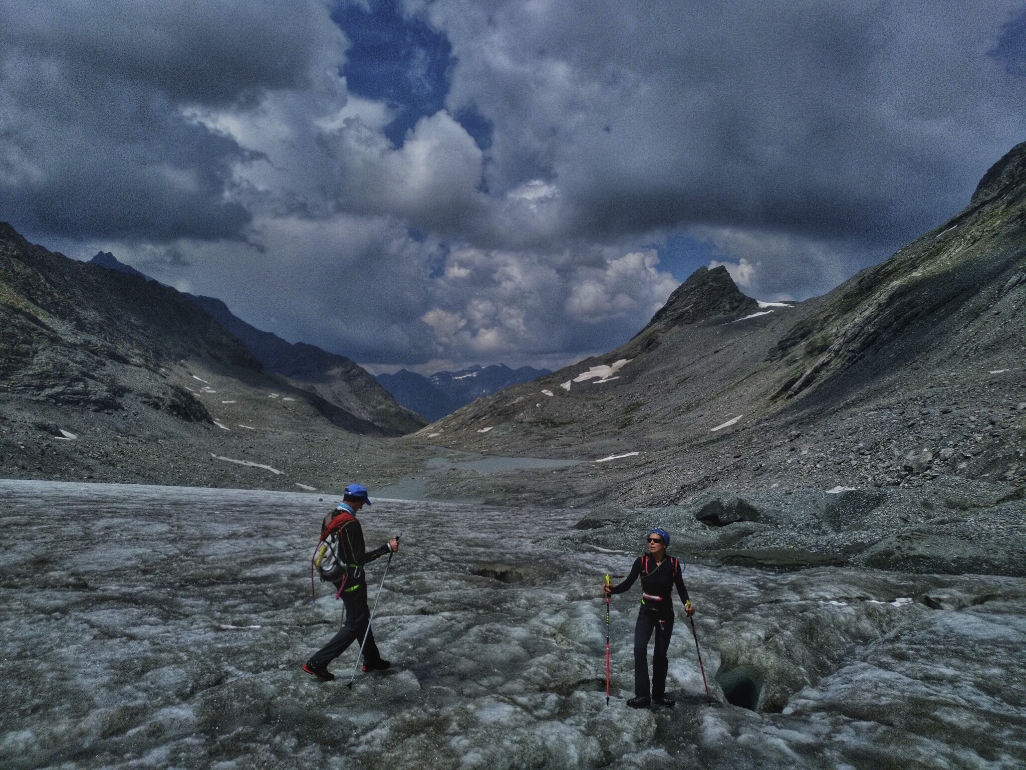 descente sur le glacier sauvage du Baounet...